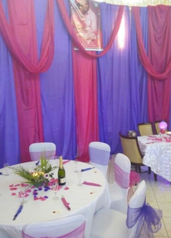 Фото Tabarre's Palace