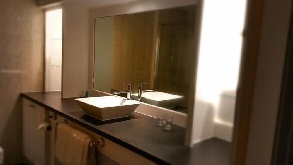 Фото The Lawns Hotel