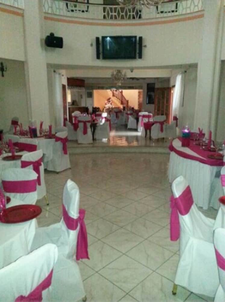 Фото Tabarre's Palace