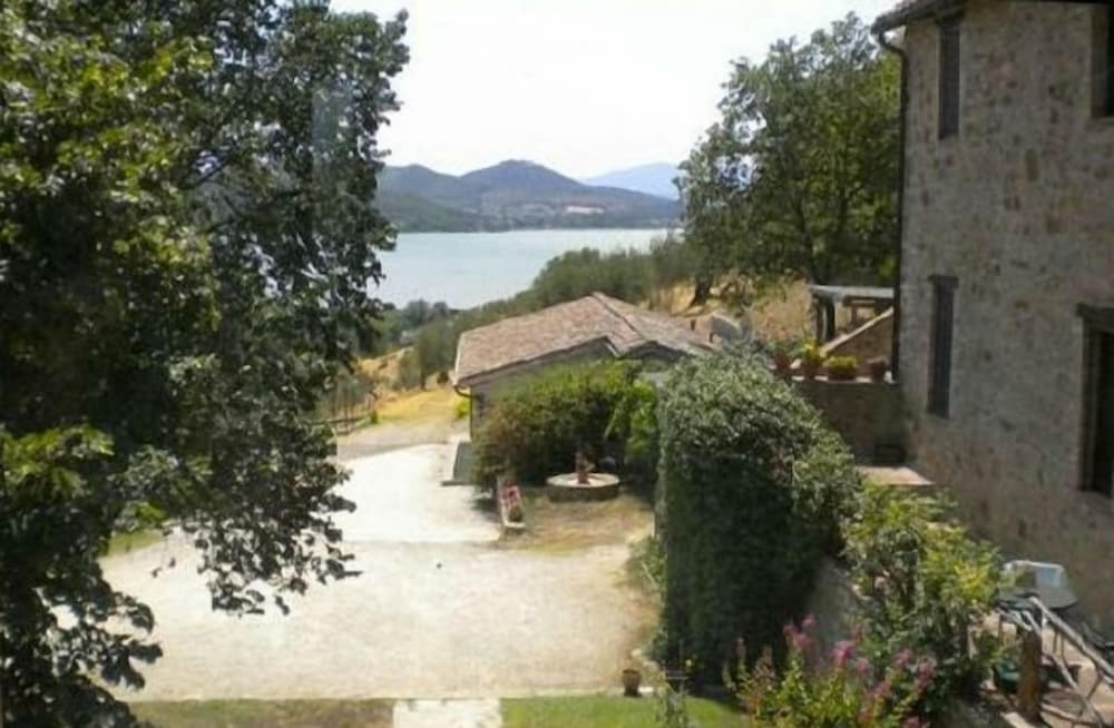 Фото Agriturismo Monte Petreto