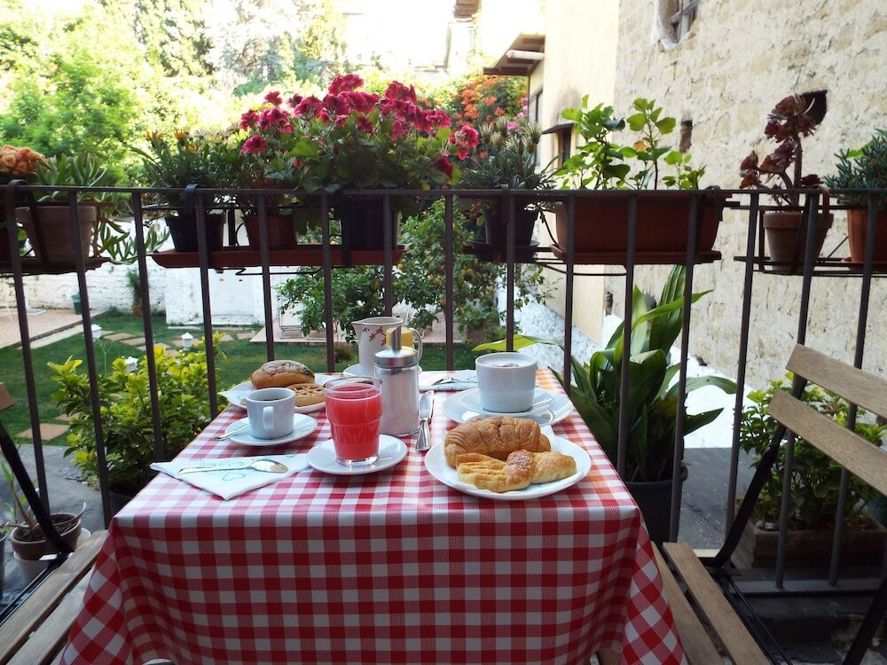 Фото B&b In giro per Napoli