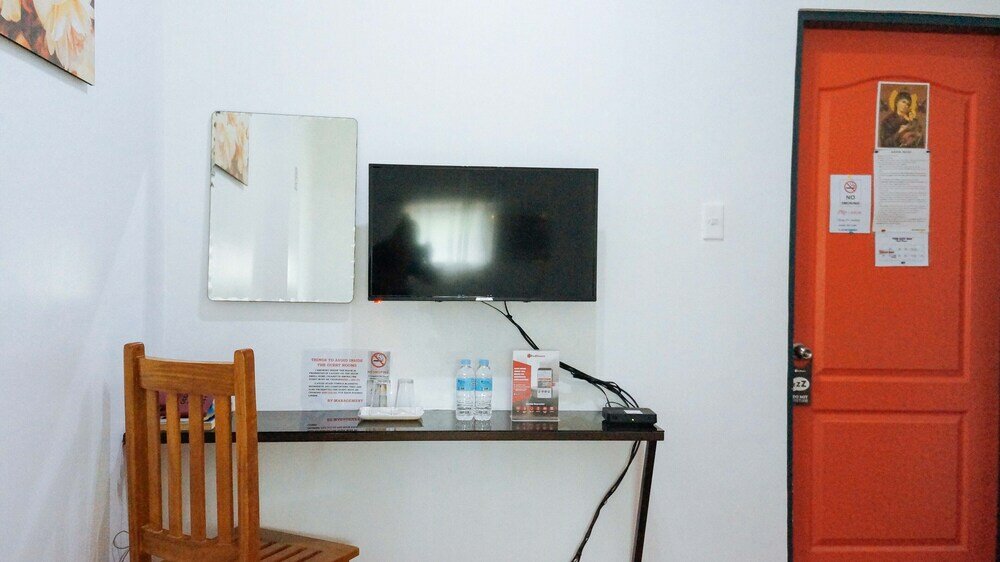 Фото RedDoorz @ Humayhumay Road Lapulapu