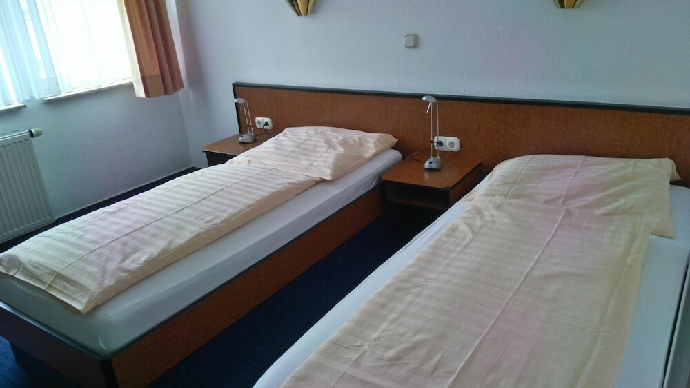 Фото Hotel Loewensteiner Hof Haus am Neuplatz