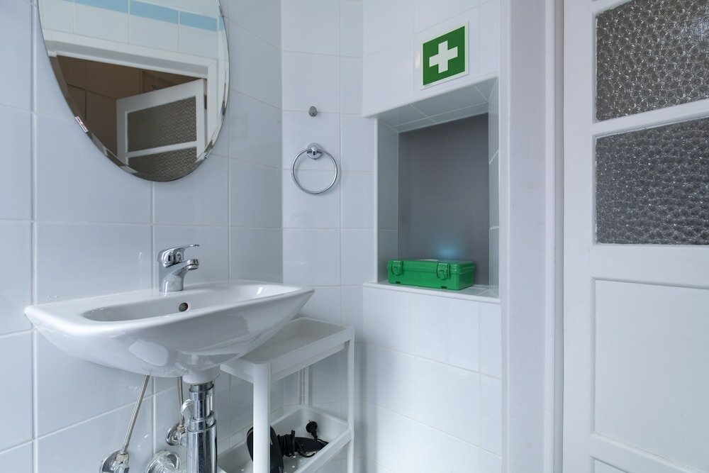 Фото Sunny & Quiet Lisbon Apartment