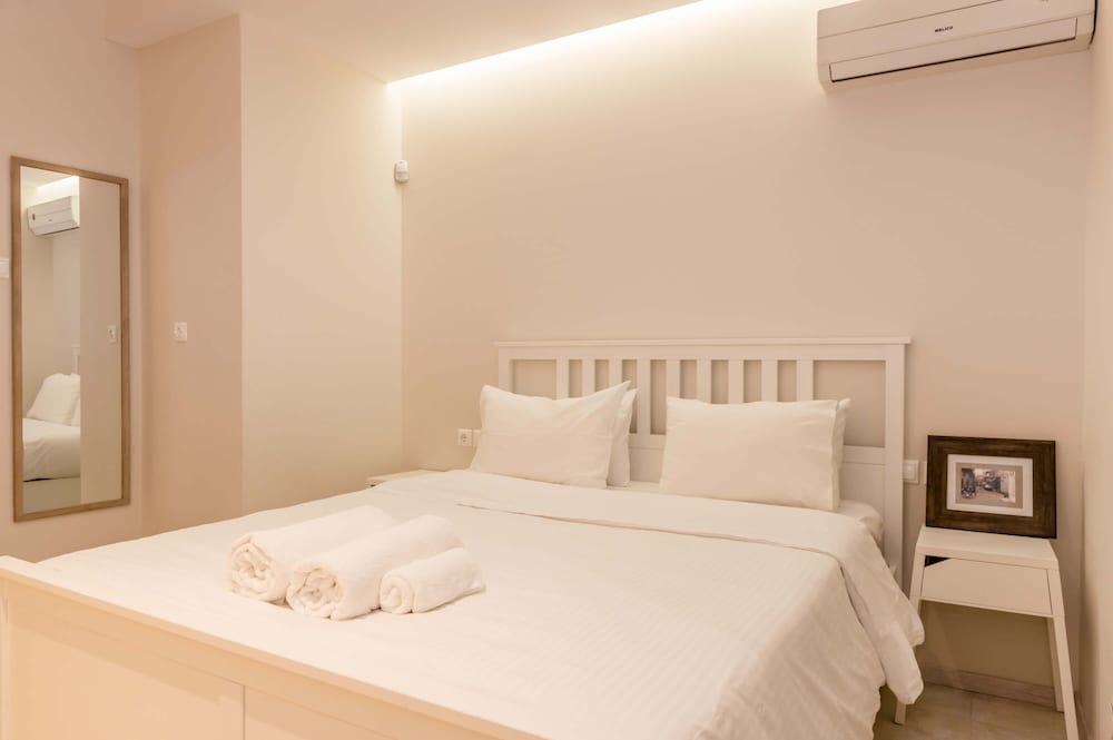 Фото The Central Boutique Αpartments