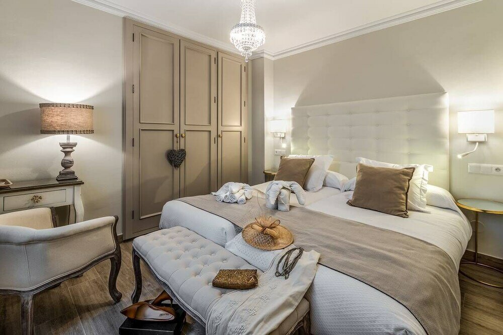 Фото Hostal Boutique Plaza Cantarero