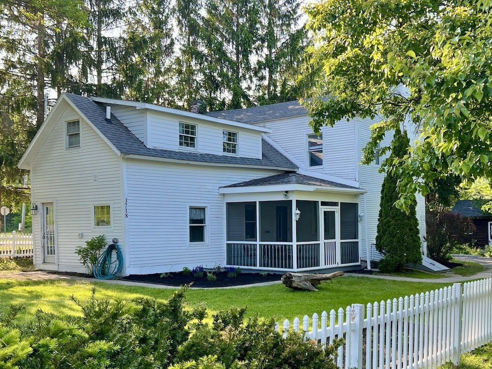 Фото Valcour Inn & Boathouse