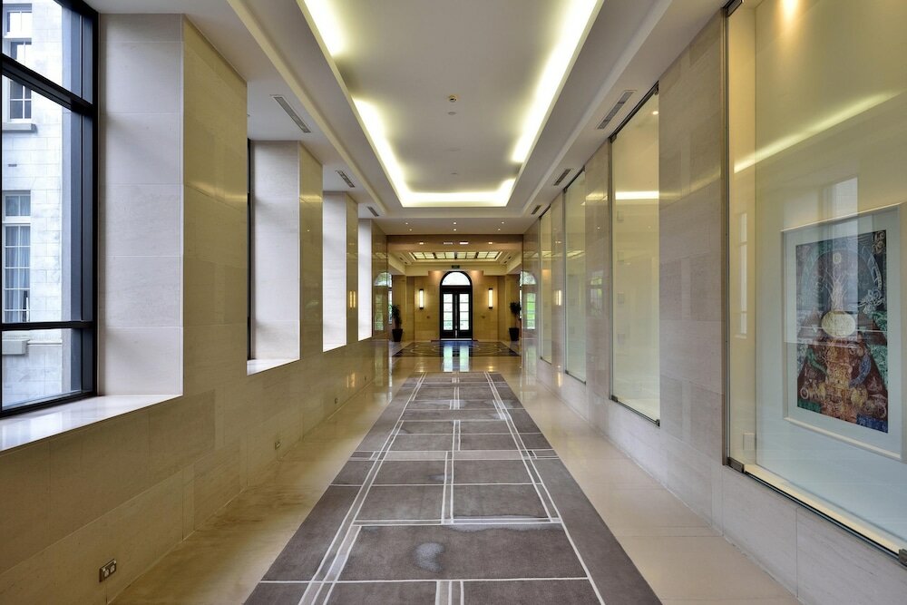 Фото Elegant Apartment With City View