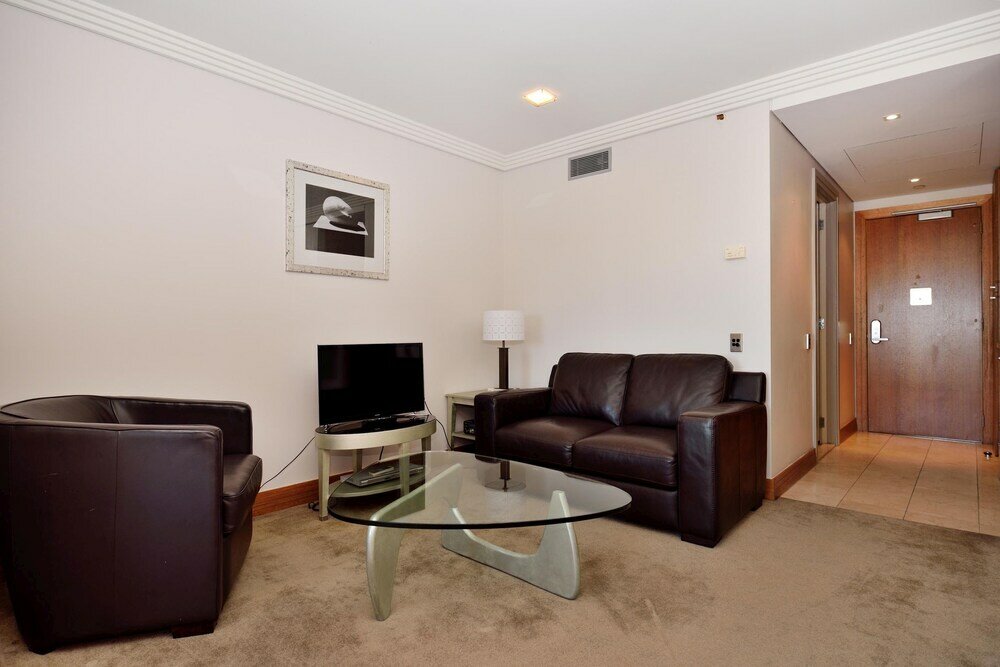 Фото Elegant Apartment With City View