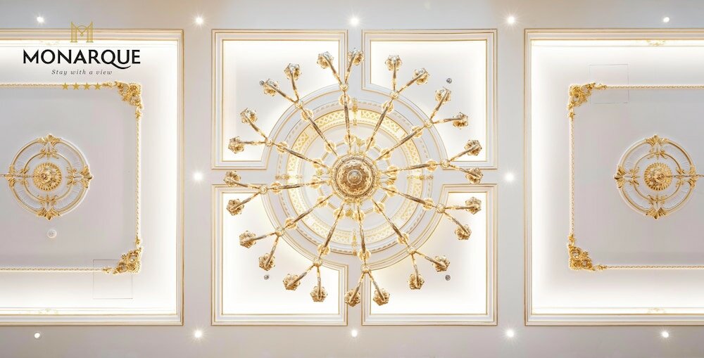 Фото Monarque Hotel