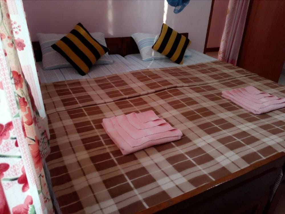 Фото Lizzie Villa Guest House