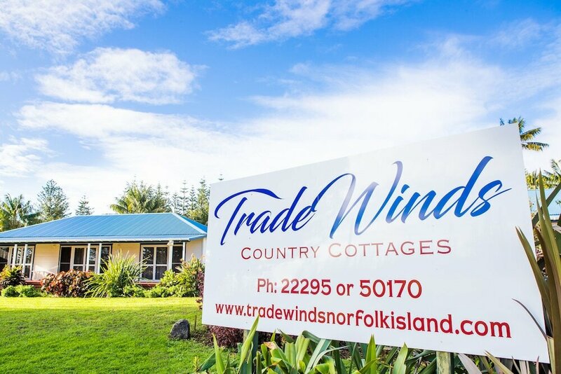 Гостиница Trade Winds Country Cottages