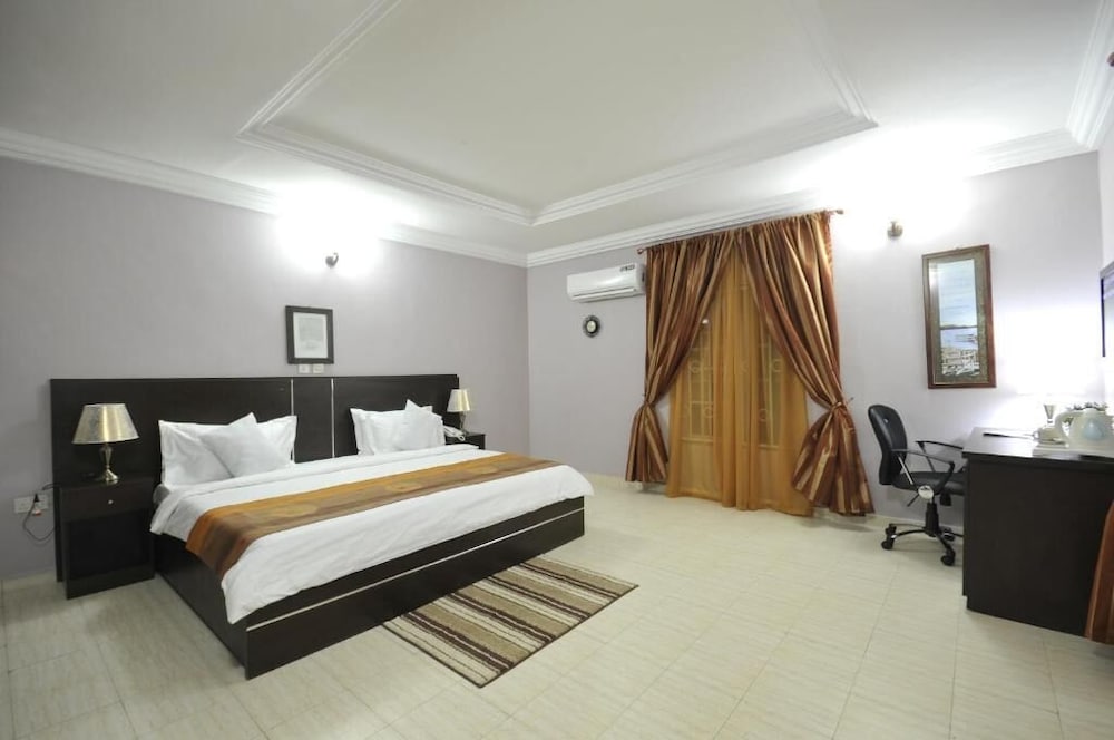 Фото Sheer Luxury Apartments & Suites