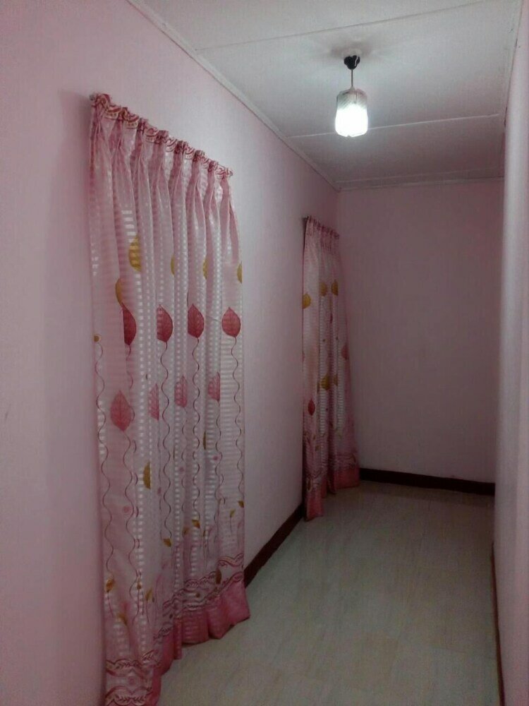 Фото Lizzie Villa Guest House