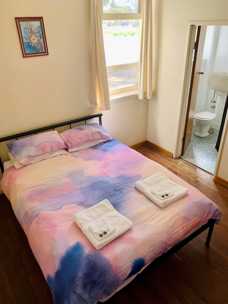 Фото Coonalpyn Hotel