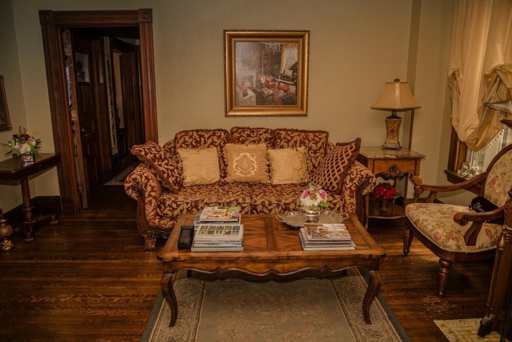 Фото Blessings on State Bed & Breakfast