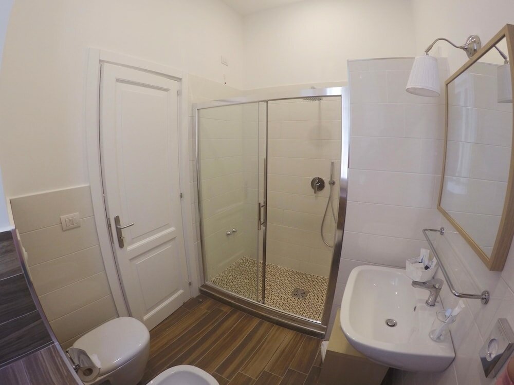 Фото Rooms Stazione Centrale