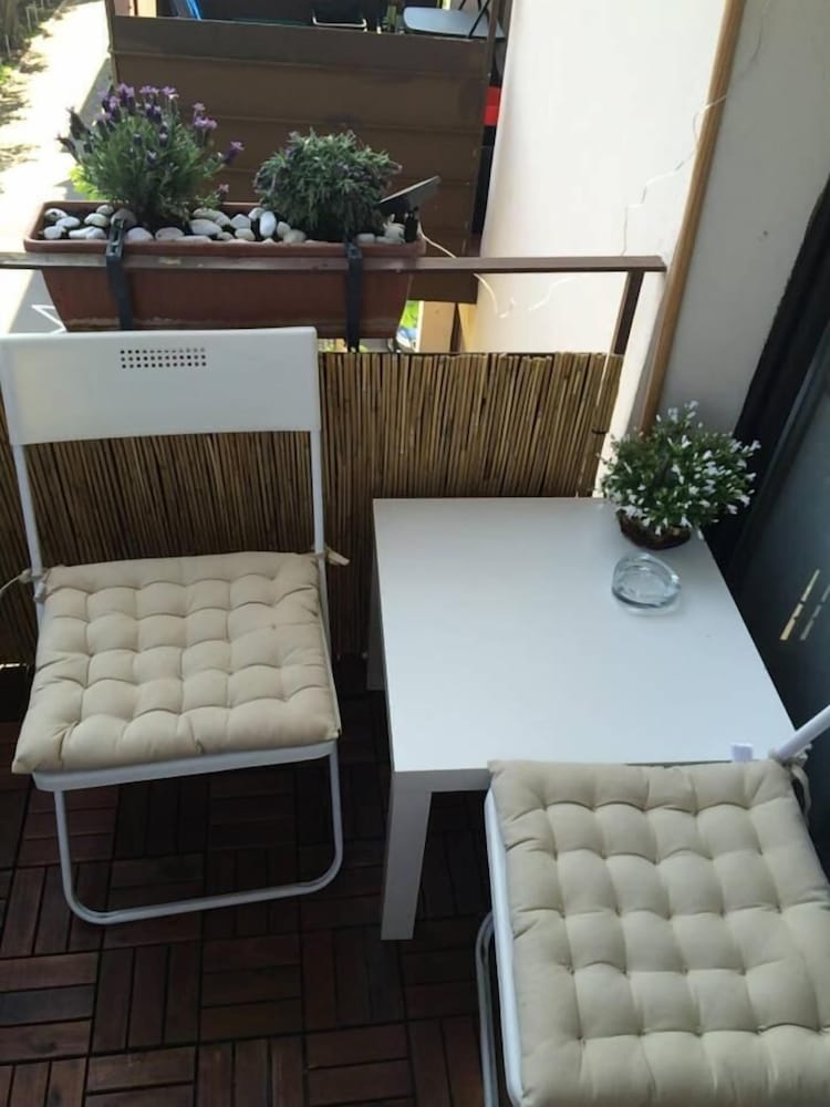 Фото 1 Bedroom Apartment In Prime Location