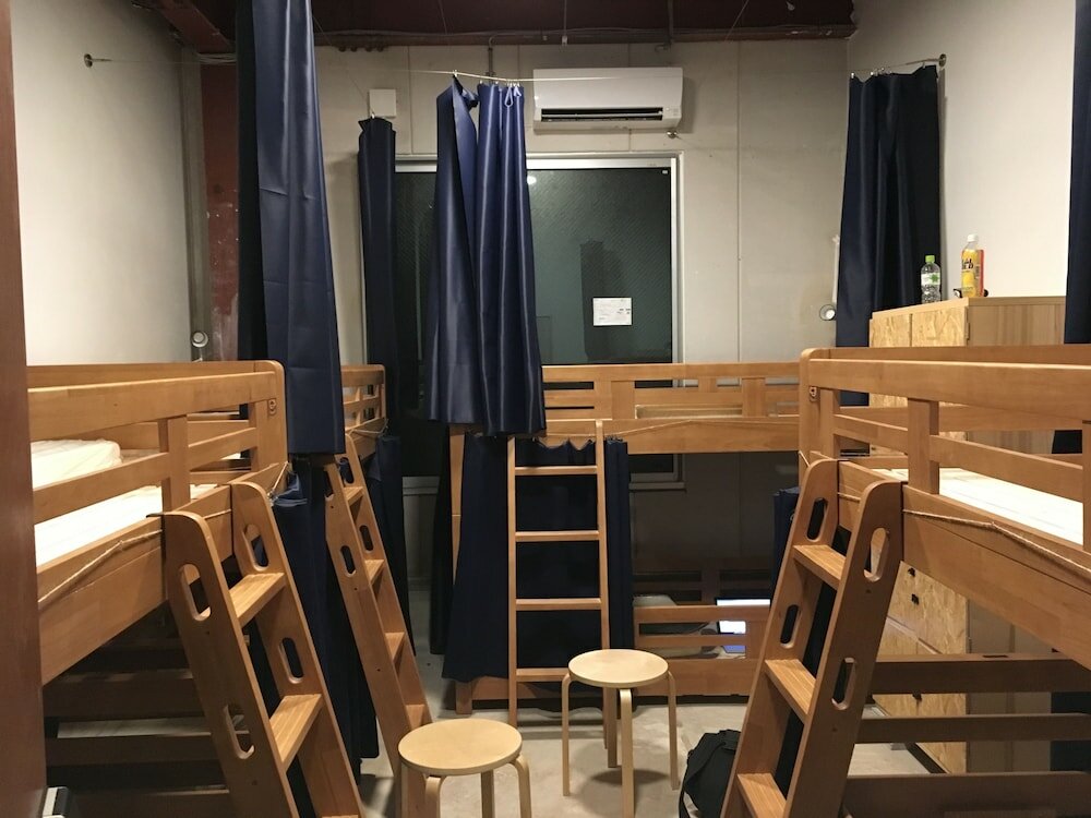 Фото Fan Aburatsu Sports Bar & Hostel