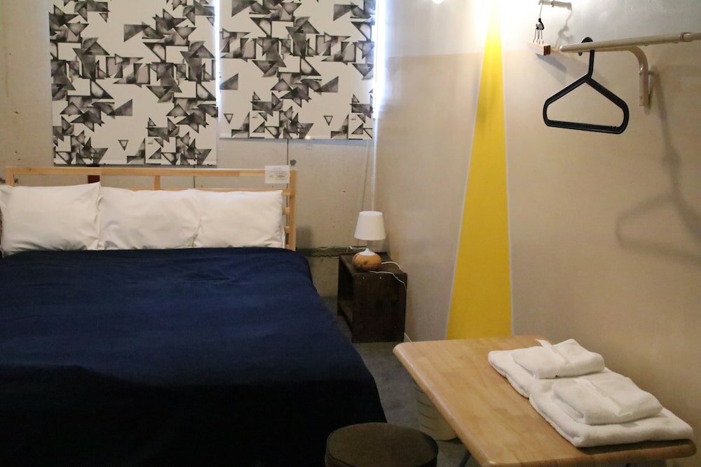 Фото Fan Aburatsu Sports Bar & Hostel