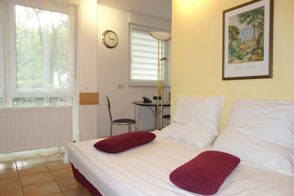 Фото Tolstov-Hotels Big 2 Room Roßstrasse Apartment