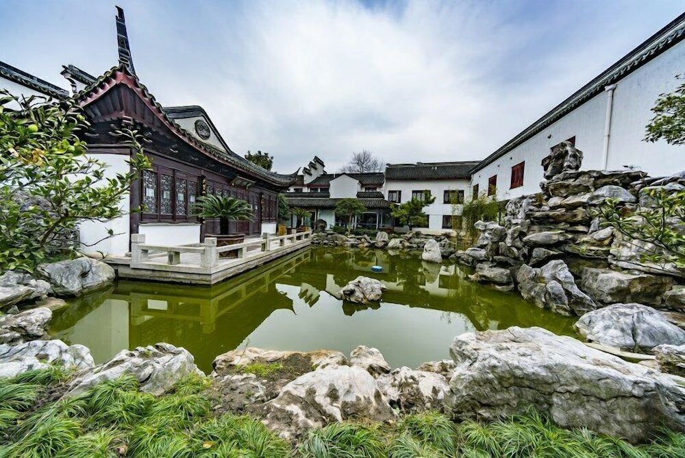 Фото Graceland Garden Court Hotel