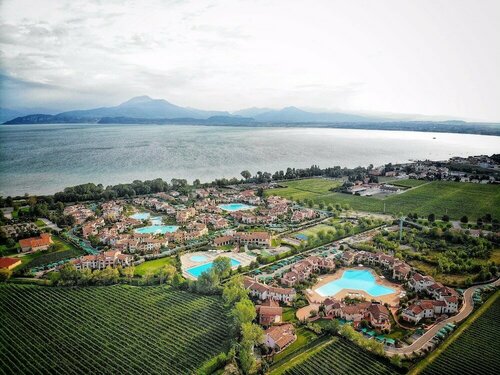 Внешний вид отеля Garda Resort Village в Пескиера-дель-Гарде, фото 2