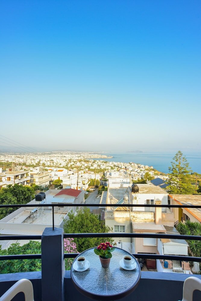 Фото Loucerna Suites Chania