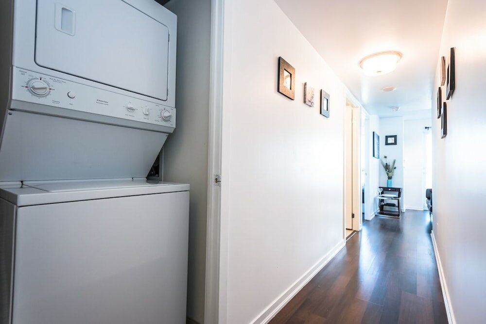 Фото Life Suites Rogers Centre