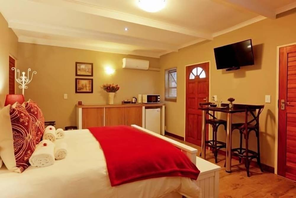 Фото Lavenders At Constantia Guest