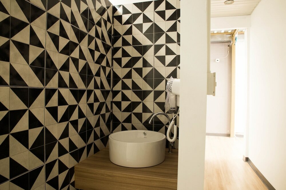 Фото Bed Box Khaosarn Hostel