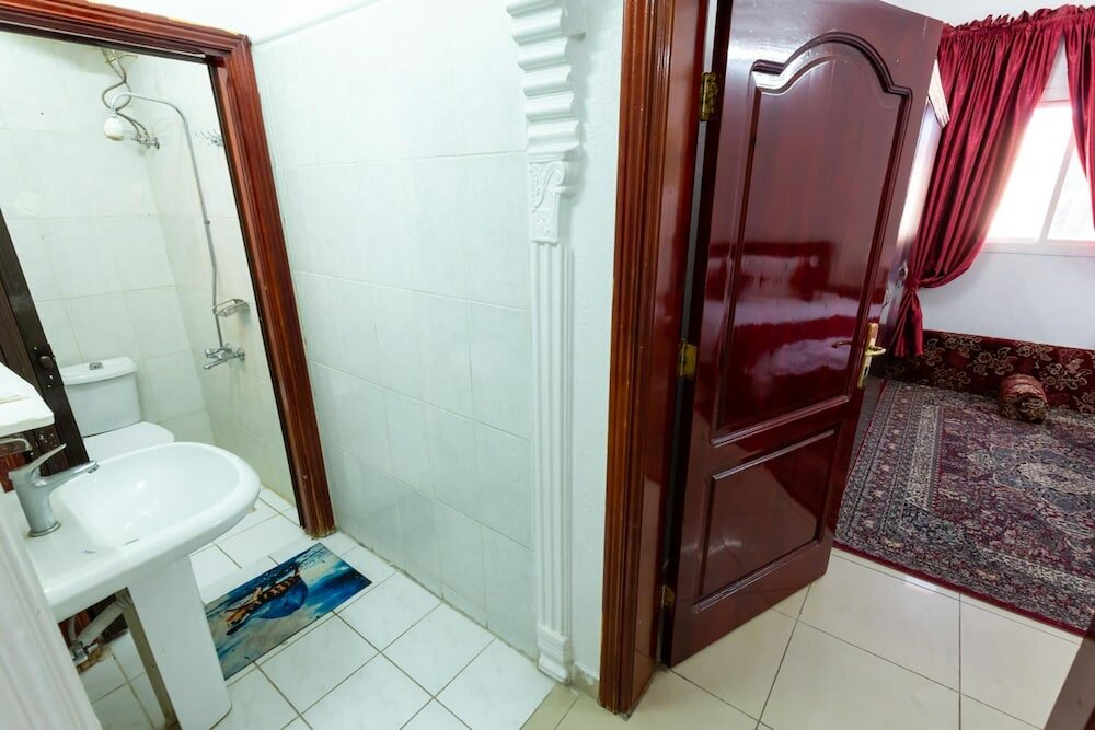 Фото Al Eairy Furnished Apts Al Madinah 8