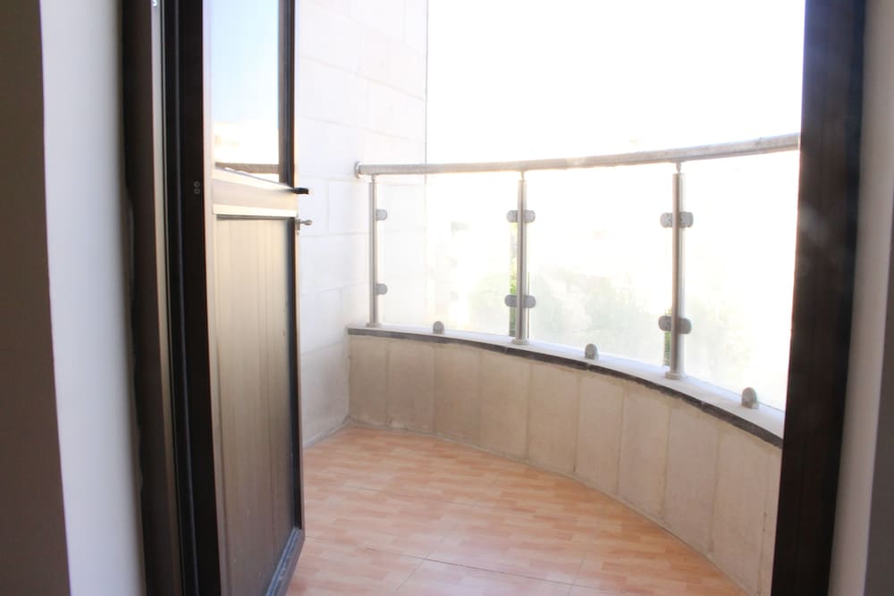 Фото Jawabreh Hotel & Suites