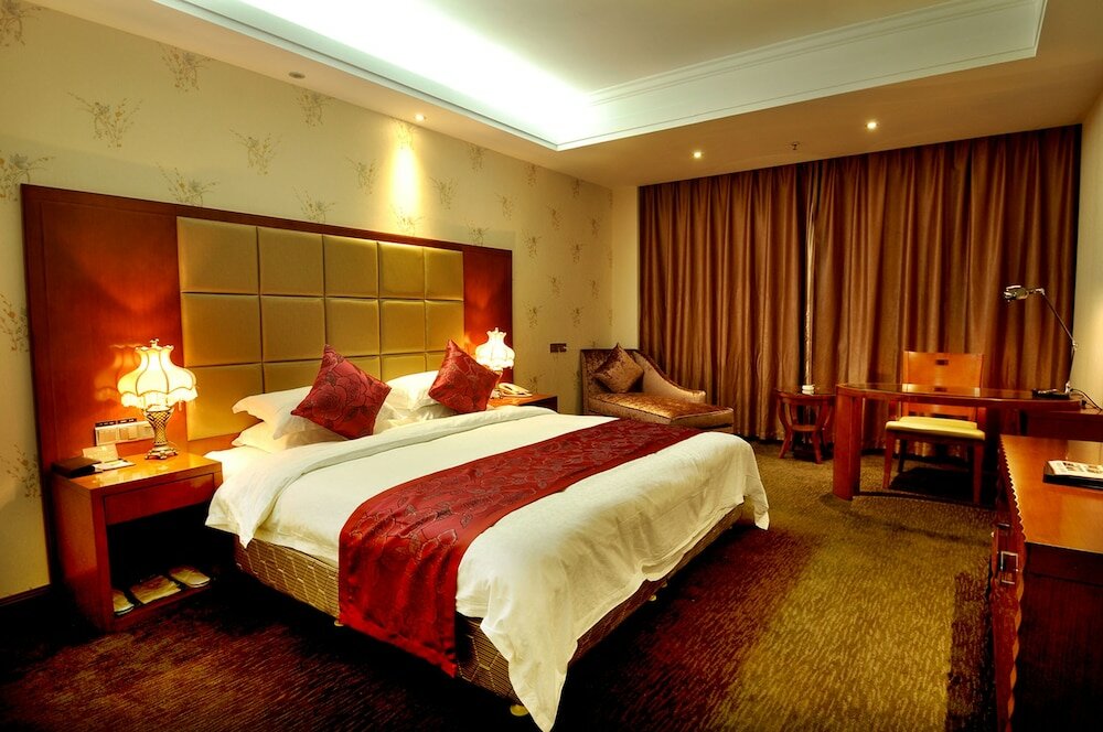 Фото Dinis Business Hotel Kaiyuan Branch