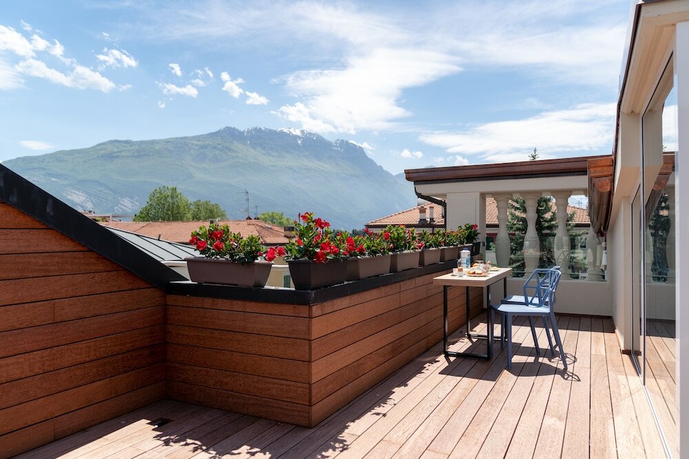 Фото Holiday IV Gardan