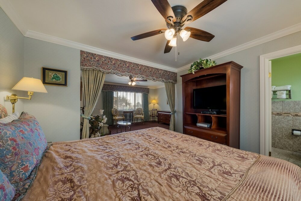 Фото Carmel Inn And Suites