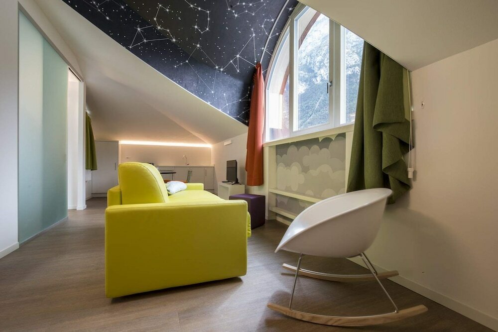 Фото Holiday IV Gardan