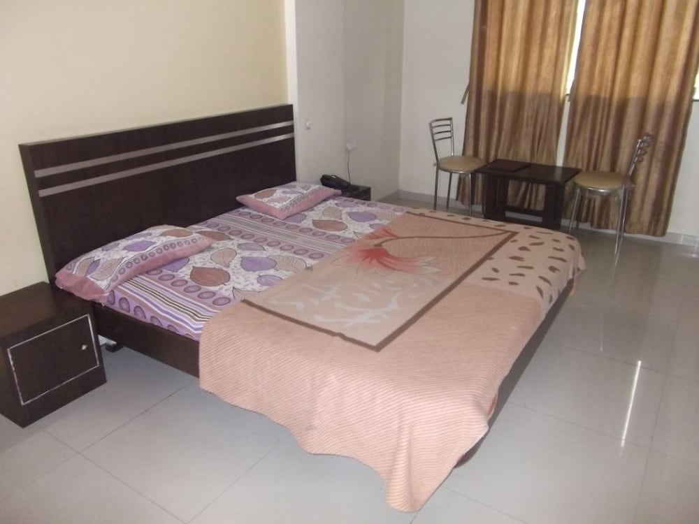 Фото Hotel Trimurti Pride