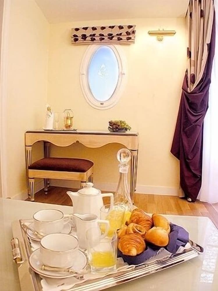 Фото Unic Renoir Saint-Germain