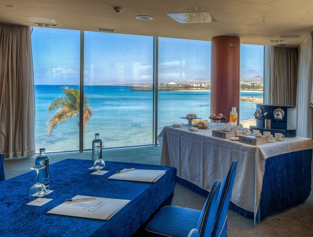 Фото Arrecife Gran Hotel & SPA