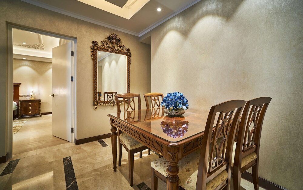 Фото Windsor Plaza Hotel