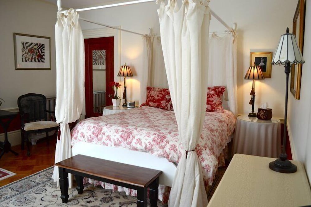 Фото The Silver Fountain Inn