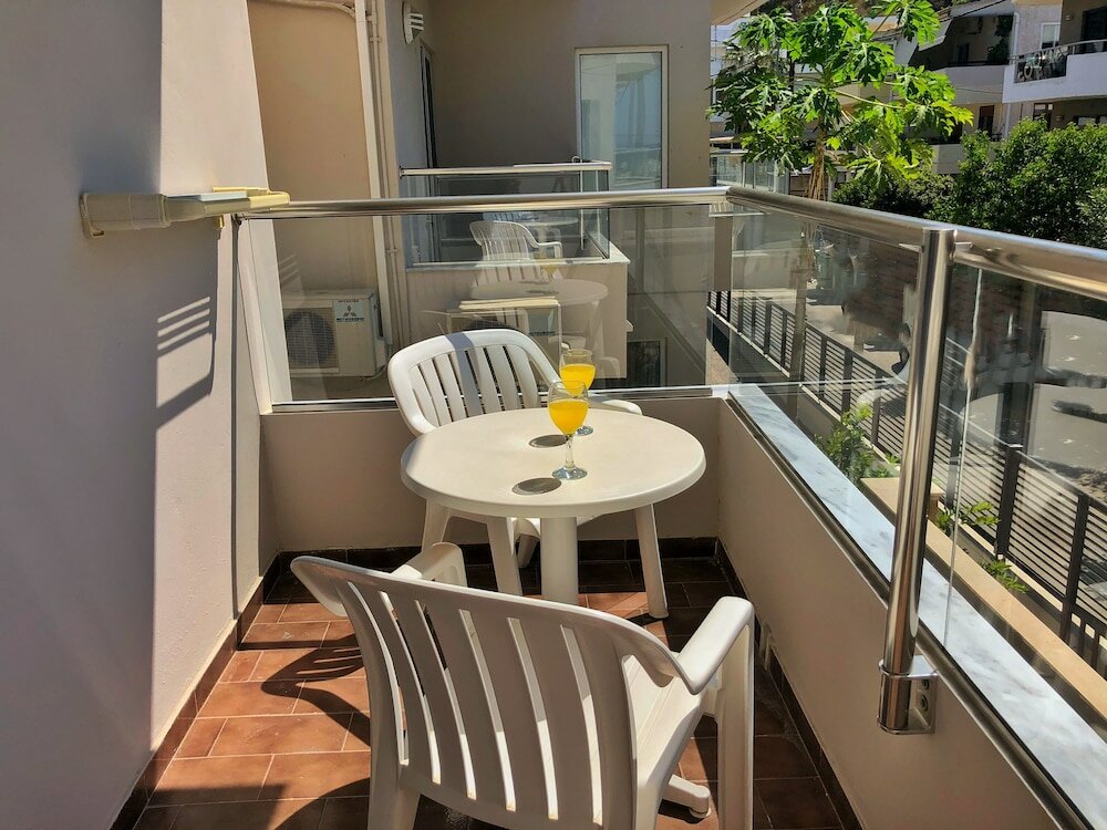 Фото Caravel Apartment Hotel