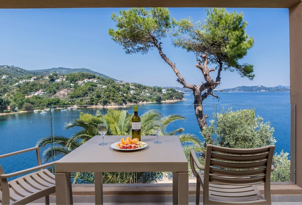 Фото Cape Kanapitsa Hotel & Suites