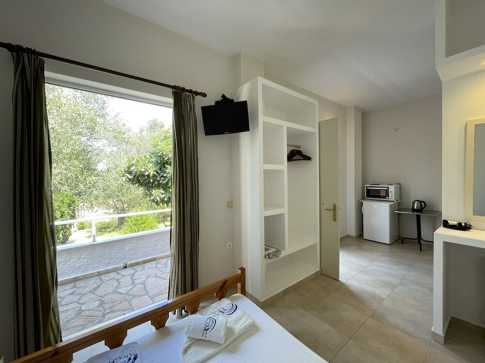 Фото Benitses Arches