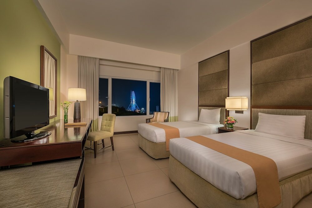 Фото Taal Vista Hotel