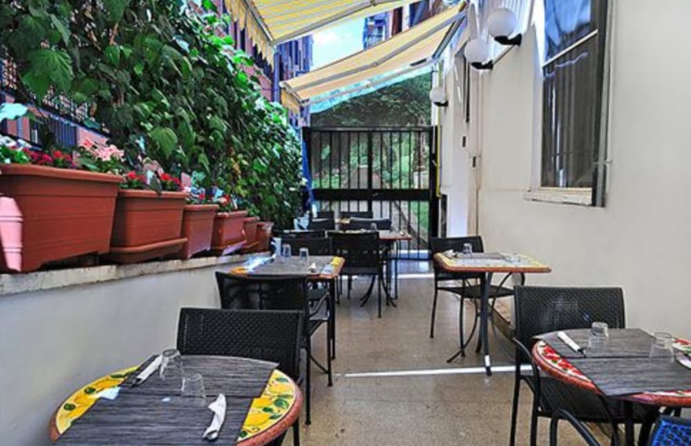 Фото Golden Tulip Rome Piram