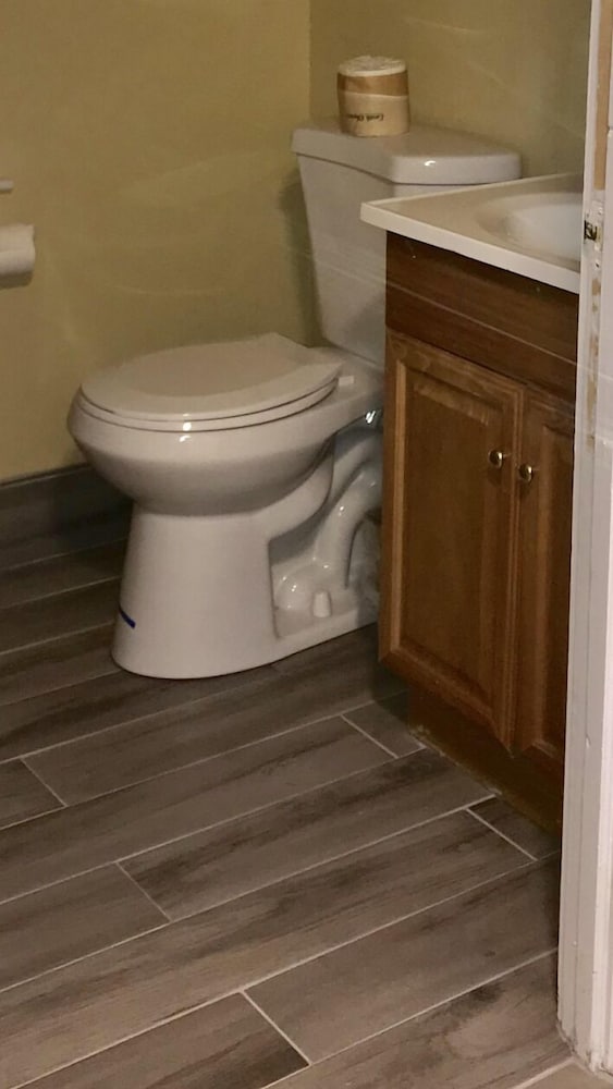 Фото Swiss Chalets Village Inn