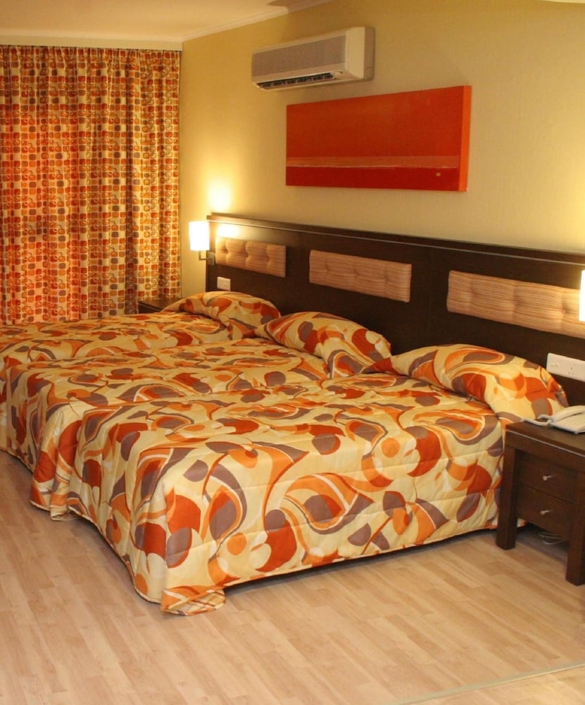 Фото Livadhiotis City Hotel