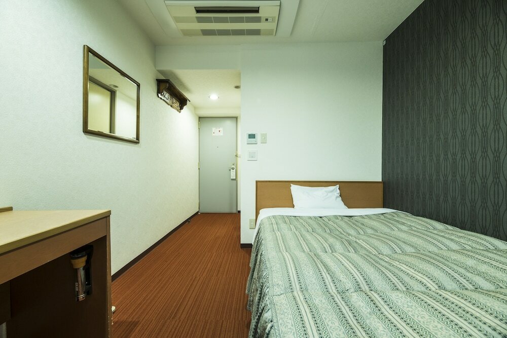 Фото Isahaya Station Hotel